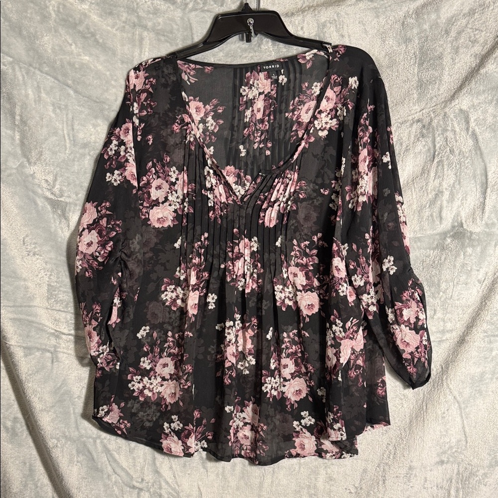 Torrid blouse size 1 charcoal gray Pink Floral pleated equals size 16 / 18 sheer